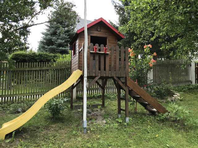 Spielhaus im Garten für unsere kleinen Gäste