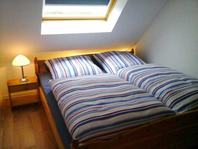 Ferienwohnung Deichblick Schlafzimmer mit Doppelbett