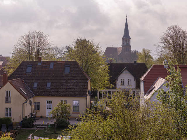 Ausblick auf den Ort und die Kirche