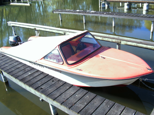 führerscheinfreies Motorboot mit 4-takt Motor