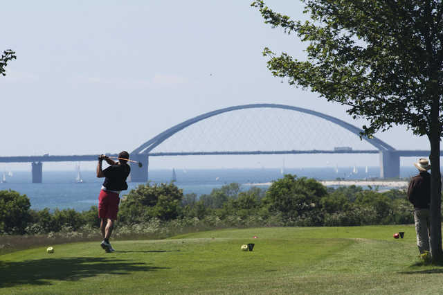 Golfpark mit Blick auf die Fehmarnsundbrücke