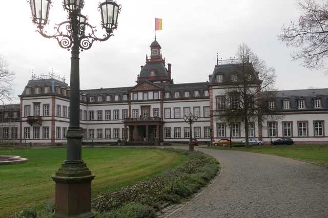 Schloss Philippsruhe in der Brüder Grimm Stadt ...