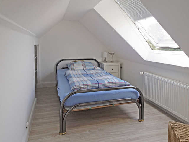 Schlafzimmer 2 mit Bett (1,40x2,00)