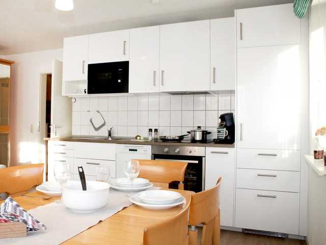 Urlauberdorf 50a- Blick auf die moderne Küchenz...