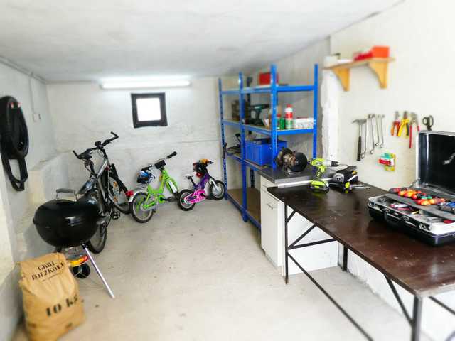Fahrrad und Motorrad Garage mit Werkstatt.