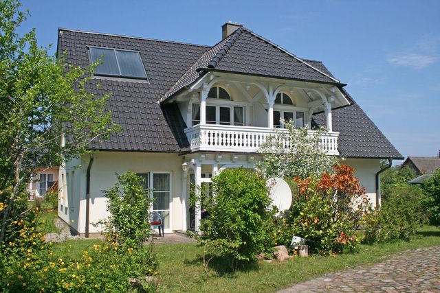 W: Haus Rügenwind mit 5 komfortablen Wohnungen Hausansicht