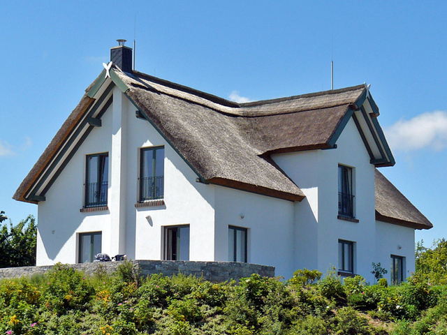 Reetdachhaus im Fischerdorf Reetdachferienhaus mit 2 Ferienwohnungen