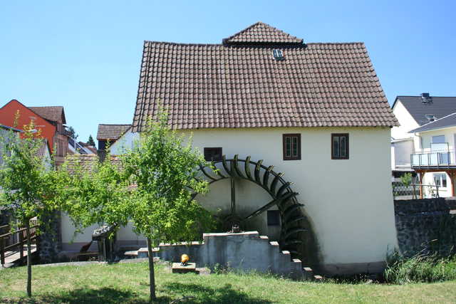 Wahrzeichen der Stadt Mühlheim: die Krebs - Mühle