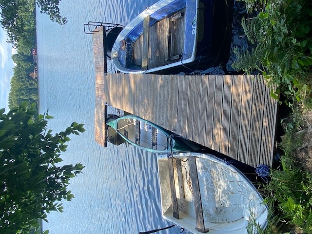 Bootssteg , Ruderboot und Kanu linke Stegseite