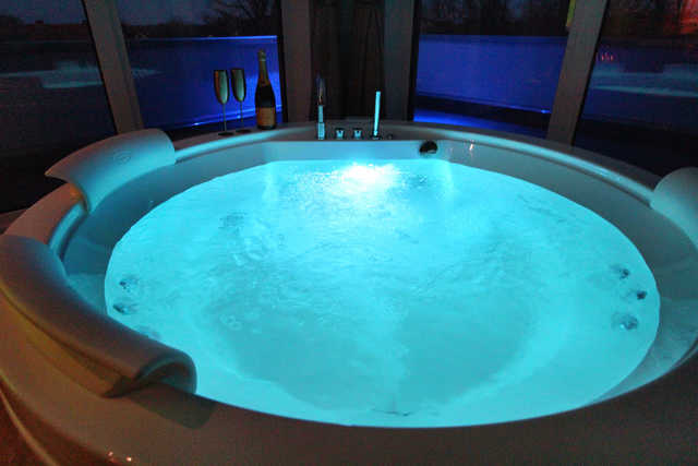 Luxus-SPA-PENTHOUSE SCHLOSSOASE (WE 6) Indoor-Whirlpool